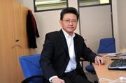 Jie-Wie Chen stammt aus China und lebt mit seiner Familie seit 1996 in Obwalden. Die Regierung hat ihn um eine Stellungnahme zur Strategie 2012+ gebeten. (Bild: Adrian Venetz / Neue OZ)