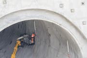 Zusammen mit weiteren Teilprojekten entlang der SBB-Strecke Aarau-Olten verschwindet nach der Fertigstellung des neuen Tunnels eines der grössten SBB-Nadelöhre im Mittelland. (Bild: Keystone / Urs Flüeler)