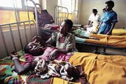 Eine Ansteckung mit HIV bei der Geburt lässt sich heute durch Medikamente verhindern. (Bild: Karen Kasmauski/Getty (Kitovu, Uganda))