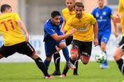 Am Gotthard-Cup hatte der FC Ibach (in Blau-Weiss) am Schluss die Nase vorne. (Bild: Andy Scherrer)