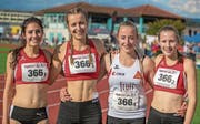 Die U20-Staffel der LG Unterwalden mit Noëmi Jakober, Julia Niederberger, Sandra Röthlin und Tina Baumgartner (von links) freut sich über Sieg. (Bild: Hanspeter Roos (Jona, 17. September 2017))
