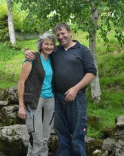 Der Verbandspräsident Ueli Schmitter-Keiser mit seiner Frau. (Bild: Paul Küchler)