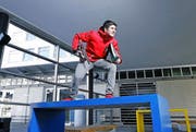 Bei Colin Biermann gehen Ausbildung und Sport Hand in Hand. Mit Eisschnelllauf will der Unterägerer dereinst hoch hinaus. (Bild Werner Schelbert)