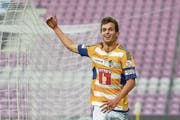 Shkelqim Demhasaj bejubelt das Siegtor im Cup in Genf. (Bild: Martin Meienberger/Freshfocus (16. September 2017))