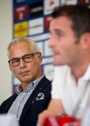 Geht in die Offensive: FCL-Präsident Ruedi Stäger (links) stellt die Ereignisse rund um Alex Freis Abschied vom FC Luzern aus seiner Sicht dar. (Bild: Philipp Schmidli)