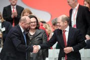 Martin Schulz wurde mit 81,X% der Stimmen wiedergewählt. (Bild: Clemens Bilan/EPA)