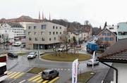 Der stark frequentierte Kreisel beim Muripark im Zentrum des Dorfes soll saniert werden. (Bild: Cornelia Bisch (1. Februar 2017))