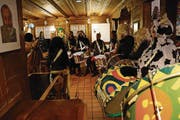 Am Schmutzigen Donnerstag war die Katzenmusik auch in Spiringen unterwegs auf Dorftour. (Bild: Franz Imholz)
