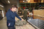 Tobias Lo Stritto an seinem letzten Tag im Militär, dem «schönsten», wie er sagt. (Bild: Marion Wannemacher)