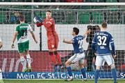 Liefern, nicht lafern: FCL-Goalie Jonas Omlin (in Rot). (Bild: Martin Meienberger/Freshfocus (St. Gallen, 11. März 2017))