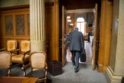 Auf zu neuen Taten: Christoph Blocher kehrt dem Nationalrat den Rücken. Aber nur, um sich Wichtigerem zu widmen. (Bild: Keystone / Gian Ehrenzeller)