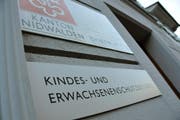Eingang zum Büro der Kindes- und Erwachsenenschutzbehörde KESB Nidwalden Bild Markus von Rotz / Neue NZ / 15.1.2015 (Bild: Markus von Rotz (Stans, 15. Januar 2015))