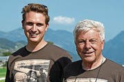 Benjamin Friedli (links) mit Rolf Gfeller. (Bild: Robert Hess/NZ, Buochs, 23. September)