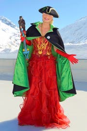 Feuer und Eis: Sara Collins posiert als Prinzessin Elvelinus im Icepark Andermatt. (Bild Sven Aregger)