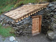 Dieser «Nytler» am Weg zur Alp Äsch in Unterschächen ist renoviert worden und erstrahlt seit Ende 2017 in neuem Glanz. (Bild: PD (Unterschächen, Herbst 2017))