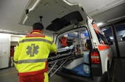 Nach einem Ja zum revidierten Gesetz könnte der Kanton beispielsweise auch Ärzte finanziell unterstützen, wenn sie im Kanton Uri Fuss fassen wollen. (Symolbild). (Bild: Urs Hanhart)
