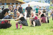 Frauen im Hoch: Die Zahl der Teilnehmerinnen nimmt an Highland Games laut Organisatoren zu. (Bild: Jakob Ineichen (Luzern, 26. August 2017))