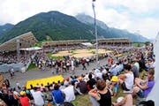Wie 2010 in Attinghausen (Bild) soll auch in Seedorf eine Schwingerarena gebaut werden - mit Platz für bis zu 7000 Zuschauer. (Archivbild Urs Hanhart)