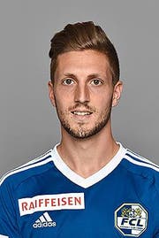 Die beiden Torschützen beglückwünschen sich: Markus Neumayr (rechts) erzielte für den FC Luzern das 1:0, Marco Schneuwly mittels Penalty das 2:0. (Bild: Freshfocus/Martin Meienberger)