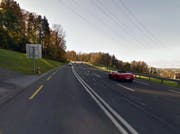Der Autofahrer war bergwärts Richtung Schindellegi unterwegs. (Bild: Google Street View)