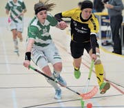 Floorball Uri mit Captain Regula Arnold (rechts) kämpft um den Verbleib in der Nationalliga B. (Bild: Urs Hanhart (Altdorf, 3. Dezember 2016))
