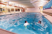 Steht vor Erneuerungen: das Hallenbad in Kerns. (Bild: PD)