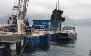 Die Galionsfigur des Motorschiff Gotthard wird aus dem Vierwaldstättersee geborgen. (Bild: Manuela Jans-Koch (Beckenried, 17. November 2017))