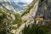 Ein Postauto unterwegs am Grimsel, fotografiert auf der Berner Seite. (Bild Postauto)