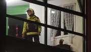 Auch die Feuerwehr suchte die Stockwerke ab. (Bild: Geri Holdener, Bote der Urschweiz)