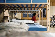 Asylbewerber im Schlafbereich der Unterkunft. (Bild: Manuela Jans-Koch (Glaubenberg, 3. Dezember 2015))