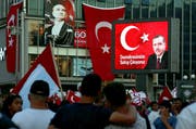 An einer Demonstration am Freitag für die Regierung Erdogans in Ankara. (Bild: Keystone)