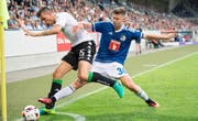 Cedric Itten (rechts), hier im Hinspiel gegen Sassuolo, spielt heute mit dem FCL gegen seinen Ex-Verein. (Bild: Keystone/Urs Flüeler)