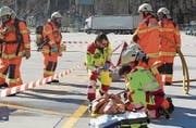 Bei der Übung gingen die Einsatzkräfte davon aus, dass sich eine Person verletzt hatte. Bild: Kapo Uri (Erstfeld, 17. März 2017)