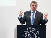 "Wir müssen da durch", lautet die Devise von Finanzdirektor Stocker. (Bild: KEYSTONE/ENNIO LEANZA)