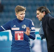 Luzerns Idriz Voca (links) im Gespräch mit Trainer Gerardo Seoane. (Bild: Alexandra Wey/Keystone (Luzern, 3. Februar 2018))