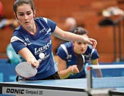 Sie holen Gold im Doppel der Frauen: Salomé Simonet (vorne) und Céline Reust. (Bild: Michael Frass (Neuenburg, 4. März 2018))