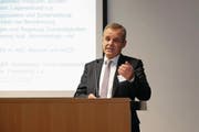 Benno Bühlmann referierte über künftige Herausforderungen beim Bevölkerungsschutz. (Bild: Richard Greuter (NZ) (Neue Nidwaldner Zeitung))