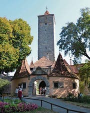 Das Burgtor – Eingang zur alten Stadt.
