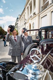 Paul (links) und Peter Winet mit ihrem Mercedes Nürburg 500, Baujahr 1931. Der Oldtimer stand ab 1942 für die Feuerwehr Sursee im Einsatz. Bild oben rechts: ein Lotus Europa TC Special GT. Unten rechts: ein Citroën DS. Gestern gab es Oldtimer zu bestaunen, die Jahrgänge zwischen 1928 und 1974 haben. (Bilder: Roger Grütter (Luzern, 16. September 2017))