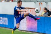 Jerome Thiesson von Luzern kontrolliert den Ball. Archivibld: Partie zwischen dem FC St. Gallen und dem FC Luzern im Mai 2016. (Bild: KEYSTONE/Sebastian Schneider)