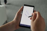 Der verbesserte S Pen erlaubt es, Notizen oder Zeichnungen als Gifs zu senden.