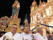 Auf Malta gibt es im Sommer praktisch jedes Wochenende eine Prozession, wie hier in Gudja. (Bild: Dominik Buholzer)