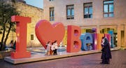 Liebeserklärung an die Metropole: Touristen in Beirut. (Bild: Daniel Ammann)