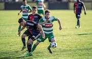 Vergab den Krienser Matchball: Stürmer Nico Siegrist (in Grün-Weiss). (Bild: Nadia Schärli (Emmenbrücke, 8. April))