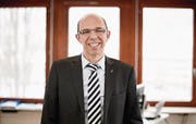 Regierungsrat Christoph Amstad fotografiert am 25. Januar 2017 in seinem Büro beim Polizeigebäude Sarnen. (Bild: Corinne Glanzmann / Obwaldner Zeitung)
