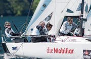 Die Zuger Michael und Ansgar Adamczyk sowie Lino und Gianpietro Cerletti (von links) kämpfen auf dem Lago Maggiore um Punkte in der höchsten Schweizer Segelliga. (Bild: Sven Jürgenssen/SSL (Locarno, 22. April 2017))