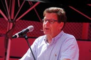 Hans-Rudolf Schurter bei seiner Rede auf der Seerose. (Bild: Oliver Mattmann / Neue NZ)