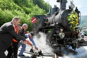 150 Jahre Brünigstrecke: Die Dampflok wird auf der neuen Drehscheibe verschoben. (Bild: Andy Mettler / Swiss-Image)
