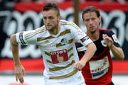 In Topform: der österreichische FCL-Angreifer Jakob Jantscher (hinten Aaraus Dusan Djuric). (Bild: Keystone / Urs Flüeler)