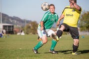Andreas Ulrich (links) vom ISV im Zweikampf mit dem Berner Florian Gnägi. (Bild: Manuela Jans-Koch (Giswil, 14. Oktober 2017))